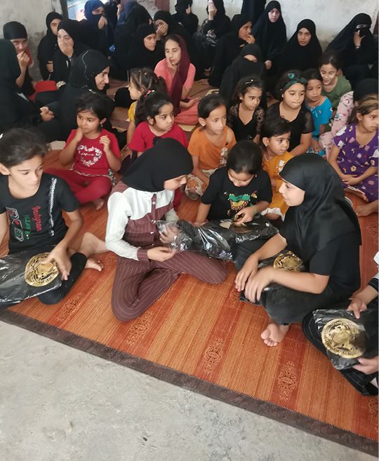 album – Distribution of children’s clothes – Baghdad – 251