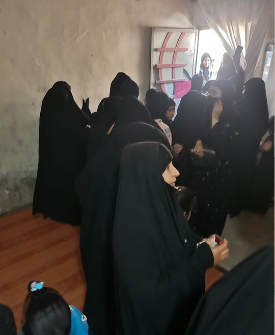 album – Distribution of children’s clothes – Baghdad – 2512