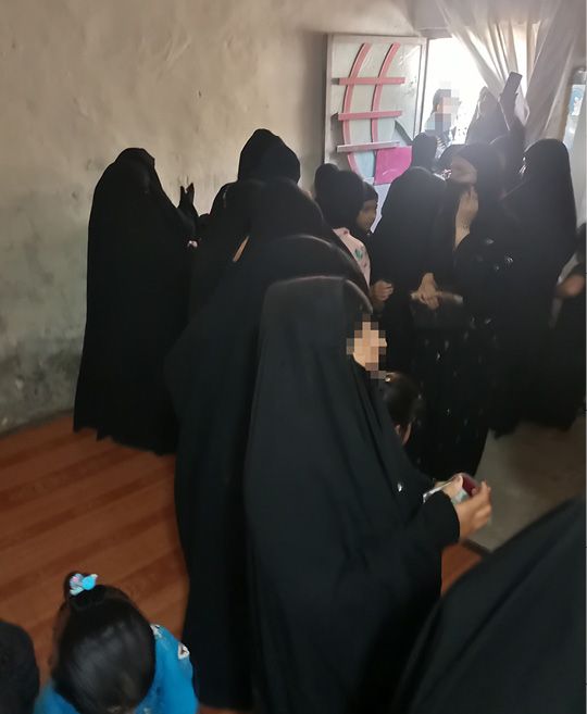 album – Distribution of children’s clothes – Baghdad – 2515