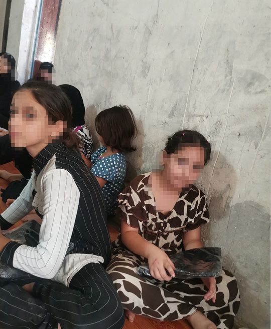 album – Distribution of children’s clothes – Baghdad – 2516