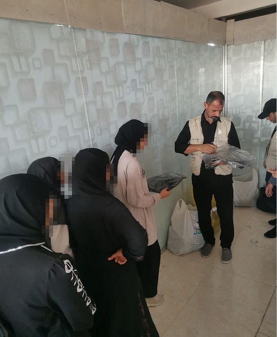 album – Distribution of children’s clothes – Baghdad – 2524